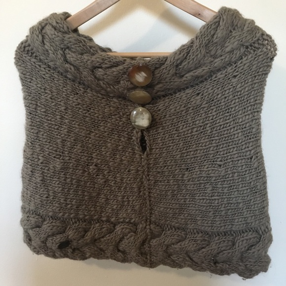 • Boutique Label • Shrug • - Picture 2 of 3